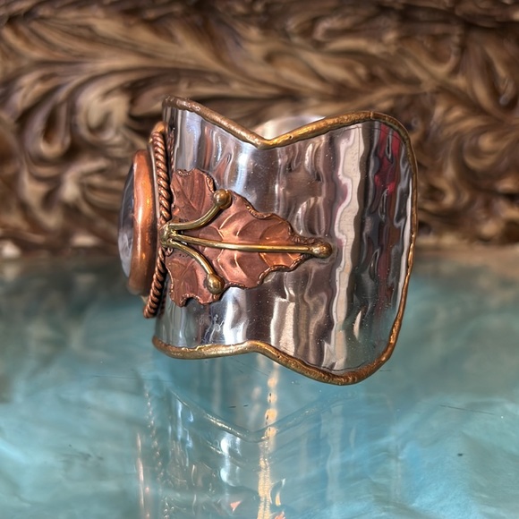 Artisan Wide Agate Cuff Bracelet - Picture 3 of 4